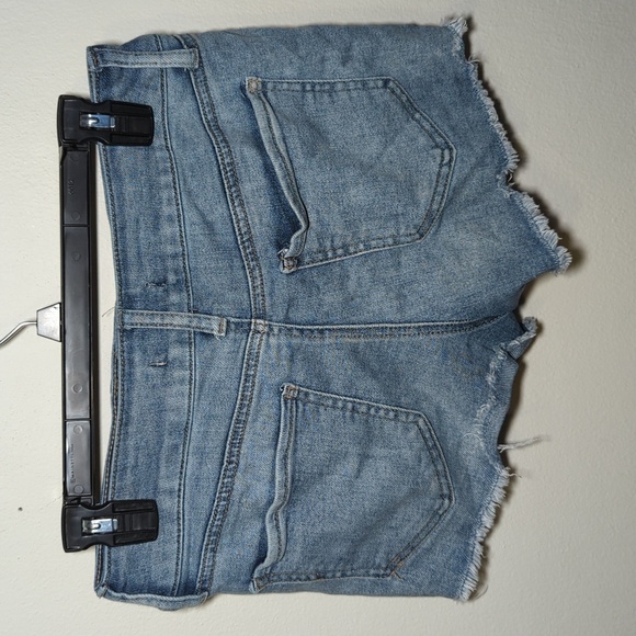 So Low-Rise Shortie Distressed Denim Blue Jean Shorts Junior Women's Size 7 / 28 - Picture 2 of 4